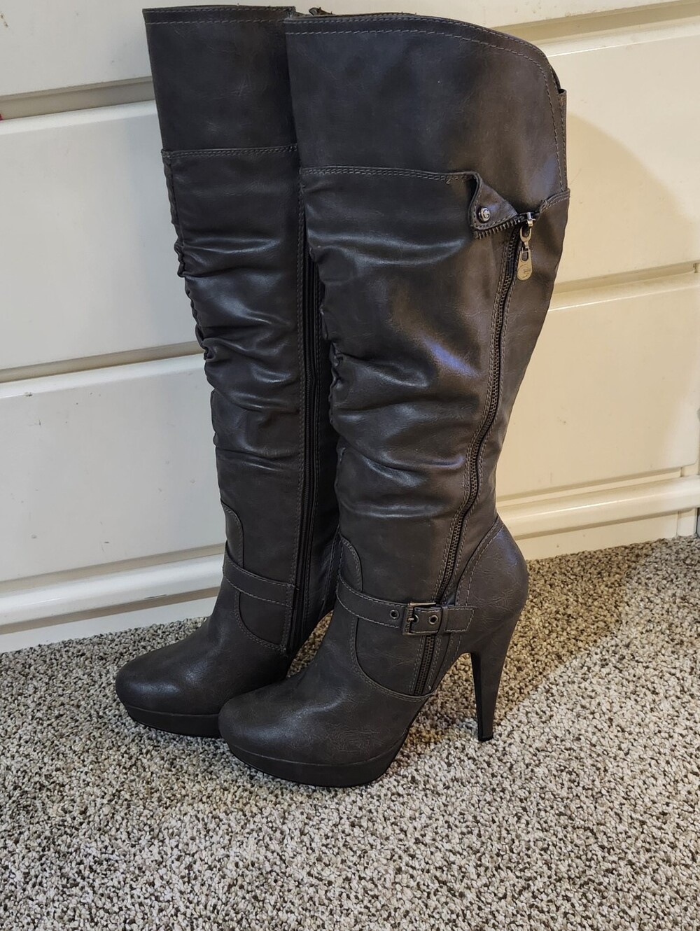 Women's Authentic GUESS  Tall High-Heel Riding Boots in Dark Gray SIZE 11